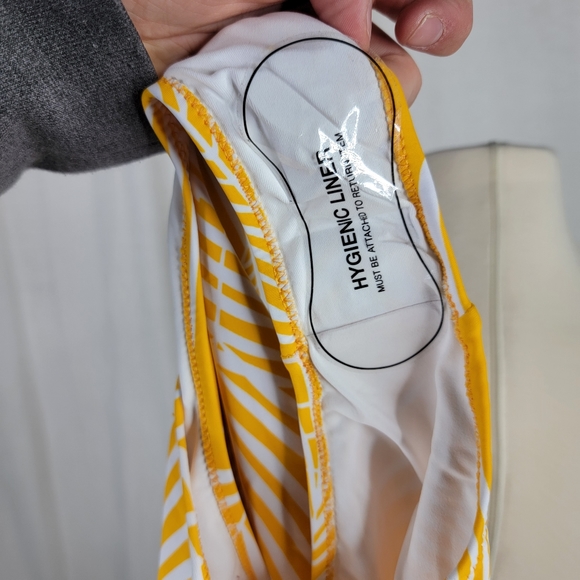 Cupshe One Piece Yellow Palms Womens Medium Swimsuit - Picture 5 of 6